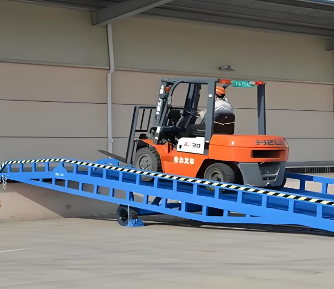 江都移动式卸货平台（叉车用）
